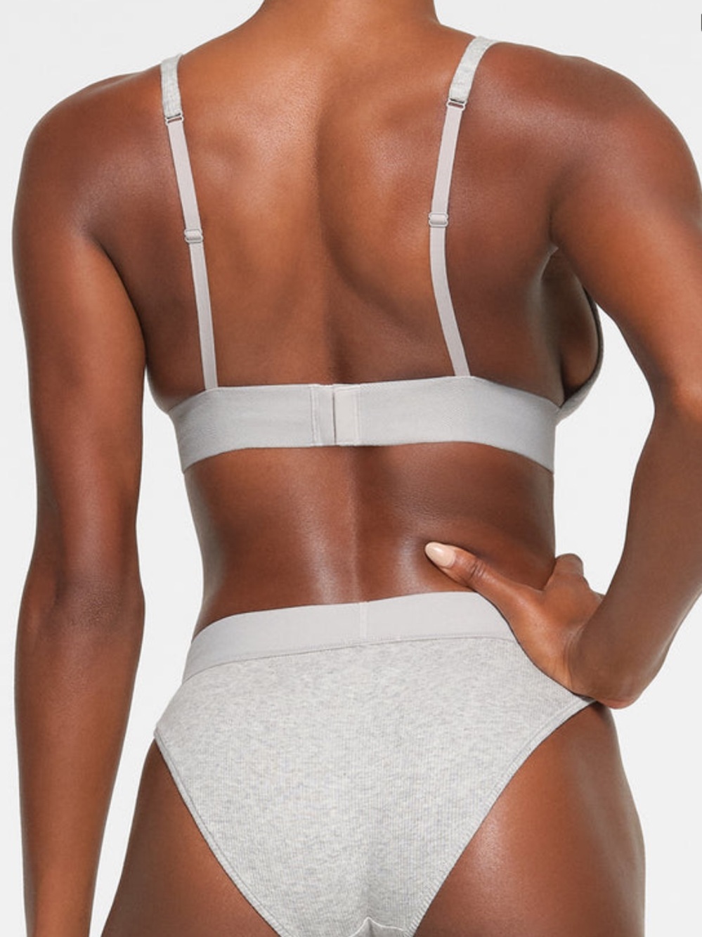 SKIMS Cotton Rib Plunge Bralette - Picture 3 of 9